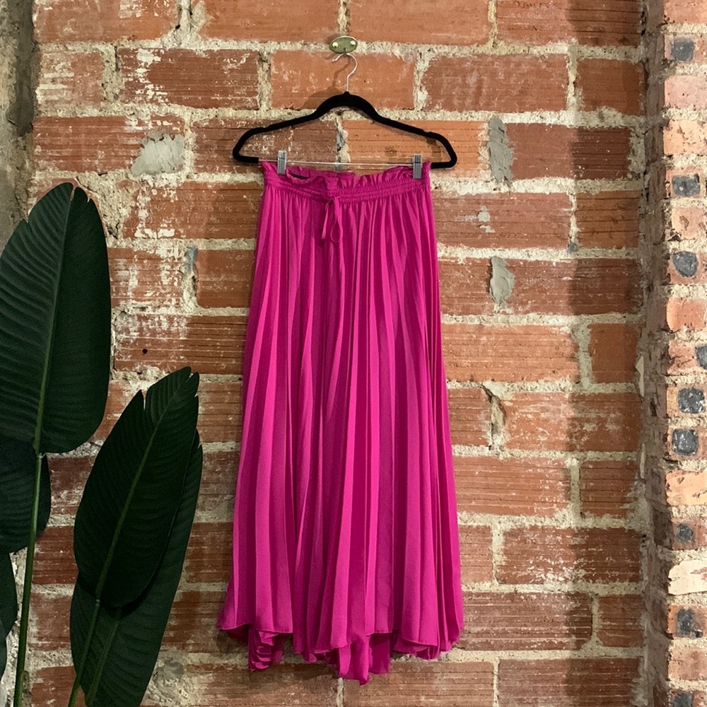 Flowy High Waisted Pink Pleated Pants with Drawstring and Elastic Waist.